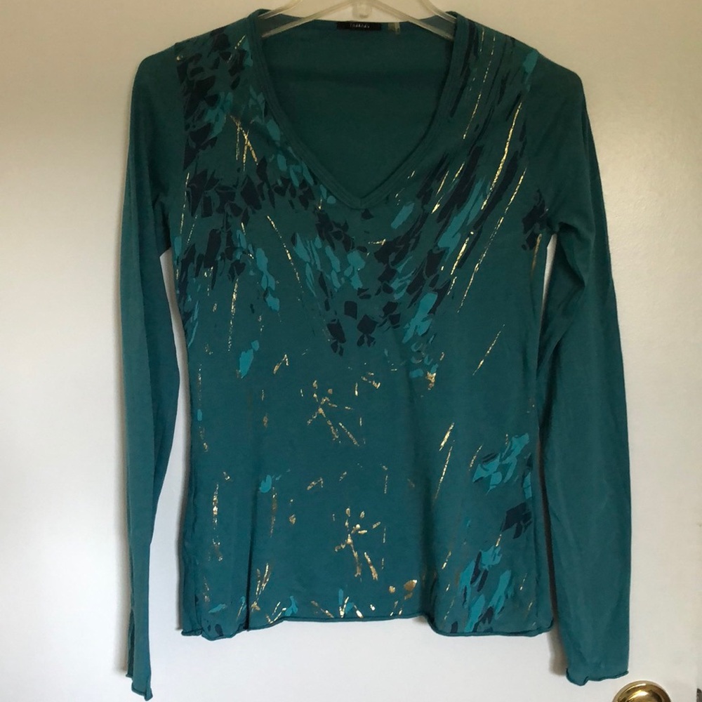 Tahari V-neck long sleeve T-shirt, XS. Teal green with gold & blue front design.